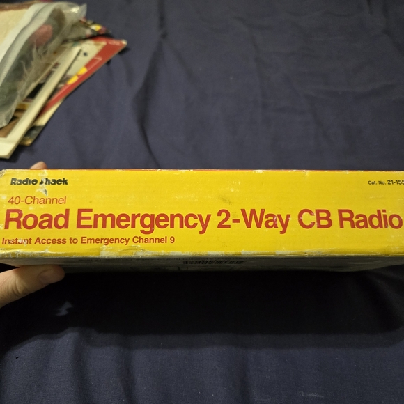 RADIO SHACK 40-CHANNEL ROAD EMERGENCY 2-WAY CB RADIO TRC-463, Untested Vintage - Picture 2 of 6